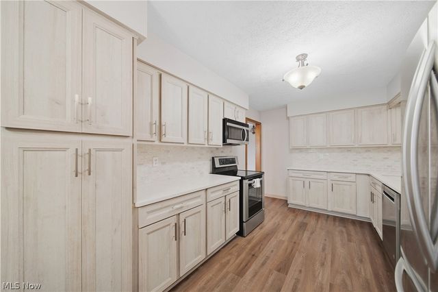 4727 Greenbriar Square NE, Canton, OH 44714