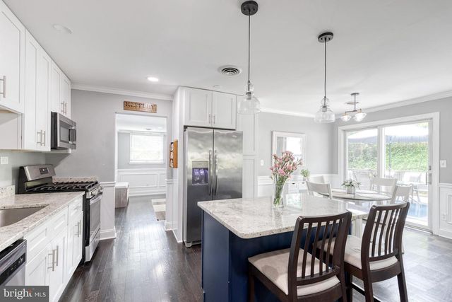 5820 HERON DR, Baltimore, MD 21227