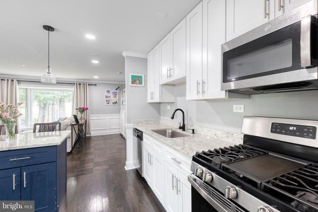 5820 HERON DR, Baltimore, MD 21227