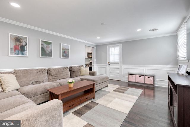 5820 HERON DR, Baltimore, MD 21227