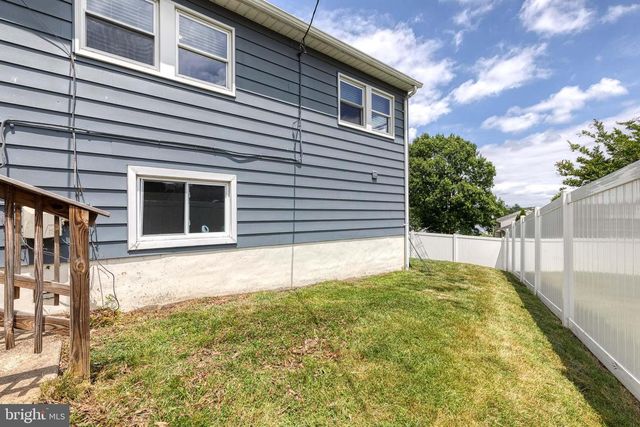5820 HERON DR, Baltimore, MD 21227