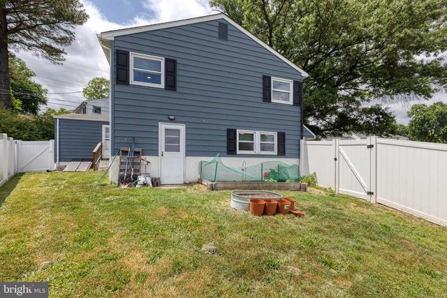 5820 HERON DR, Baltimore, MD 21227