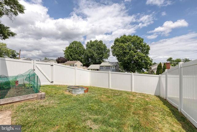5820 HERON DR, Baltimore, MD 21227