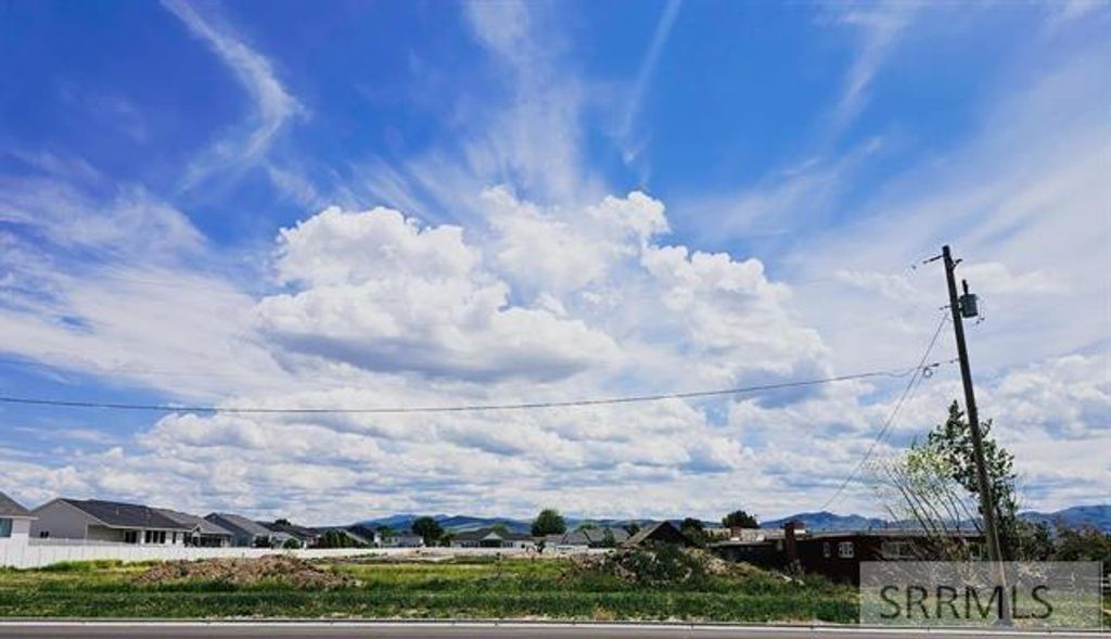 Image 3 of property listing at 11076 N Philbin Road, Chubbuck, ID 83202