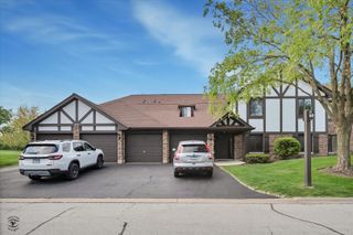 855 Johnstown Lane A, Wheaton, IL 60189