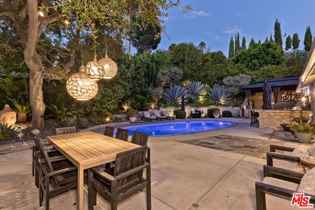 11545 Dona Cecilia Drive, Studio City, CA 91604 — photo 2