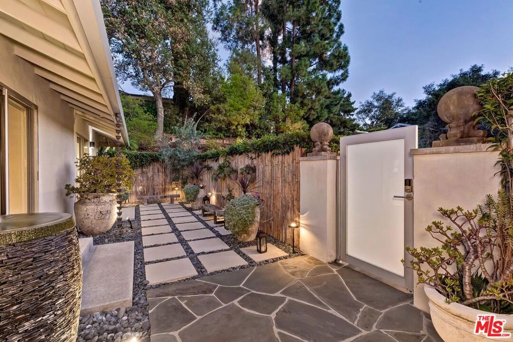 11545 Dona Cecilia Drive, Studio City, CA 91604 — photo 4