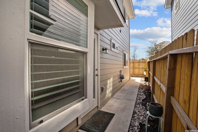 2047 Silver Oaks, San Antonio, TX 78213