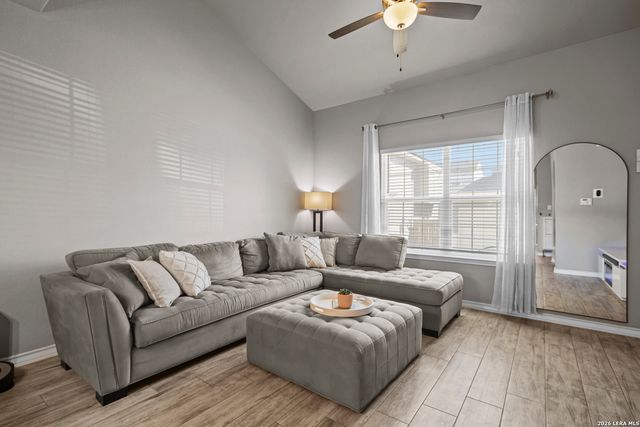 2047 Silver Oaks, San Antonio, TX 78213