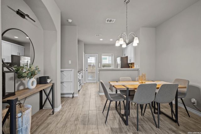 2047 Silver Oaks, San Antonio, TX 78213