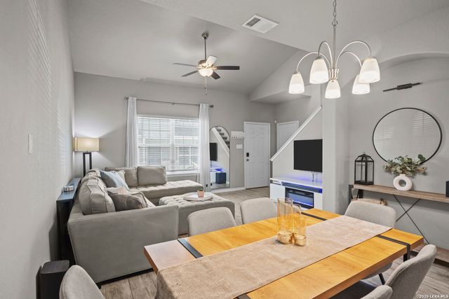 2047 Silver Oaks, San Antonio, TX 78213