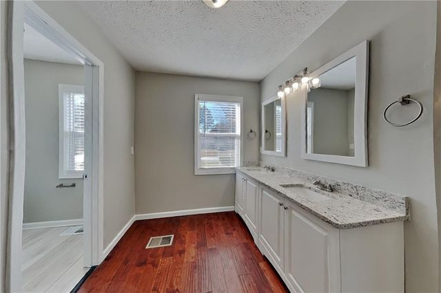 1160 Creekwood Cove, Lawrenceville, GA 30046