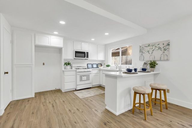 7843 Deer Creek Dr, Sacramento, CA 95823
