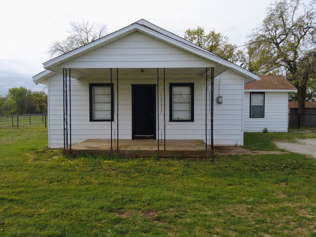 103 Cartwright Park, Weatherford, TX 76088