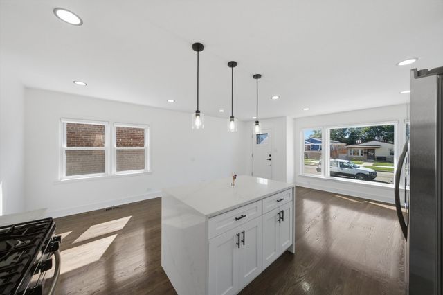 5711 S Mayfield Avenue, Chicago, IL 60638