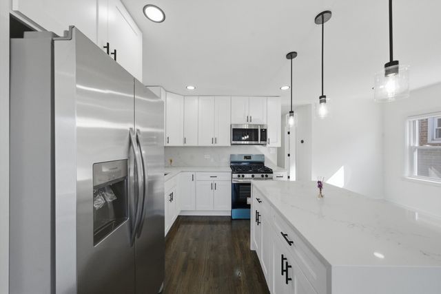 5711 S Mayfield Avenue, Chicago, IL 60638