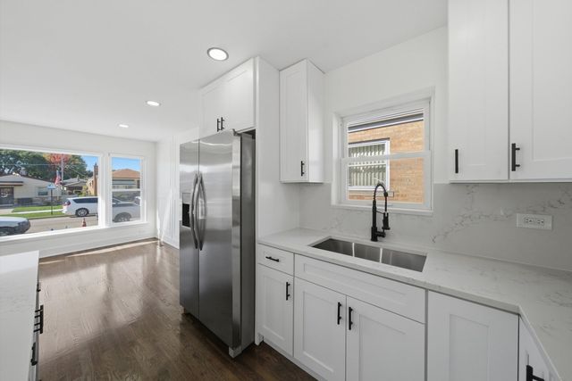5711 S Mayfield Avenue, Chicago, IL 60638