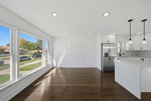 5711 S Mayfield Avenue, Chicago, IL 60638