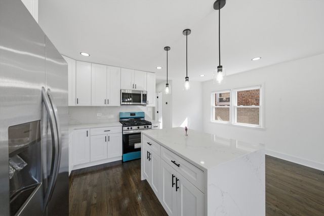 5711 S Mayfield Avenue, Chicago, IL 60638