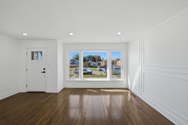 5711 S Mayfield Avenue, Chicago, IL 60638