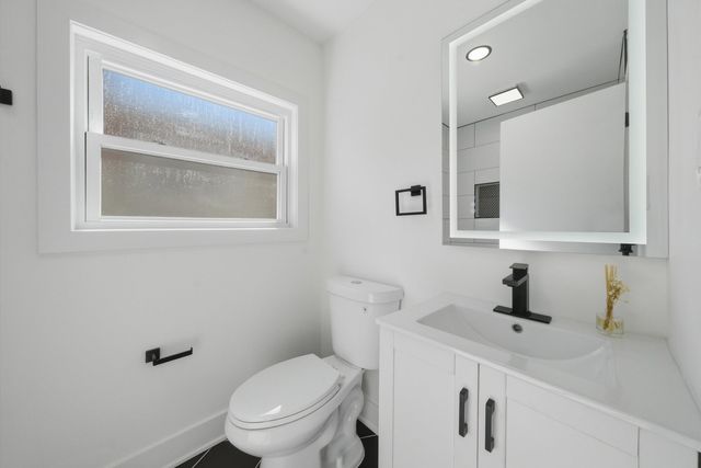 5711 S Mayfield Avenue, Chicago, IL 60638