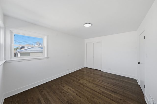 5711 S Mayfield Avenue, Chicago, IL 60638