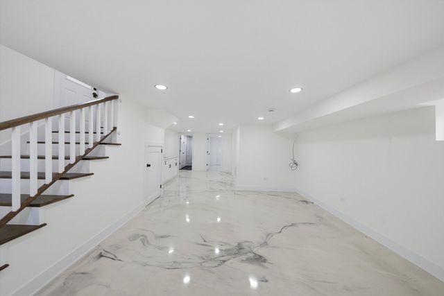 5711 S Mayfield Avenue, Chicago, IL 60638