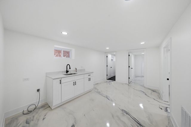 5711 S Mayfield Avenue, Chicago, IL 60638