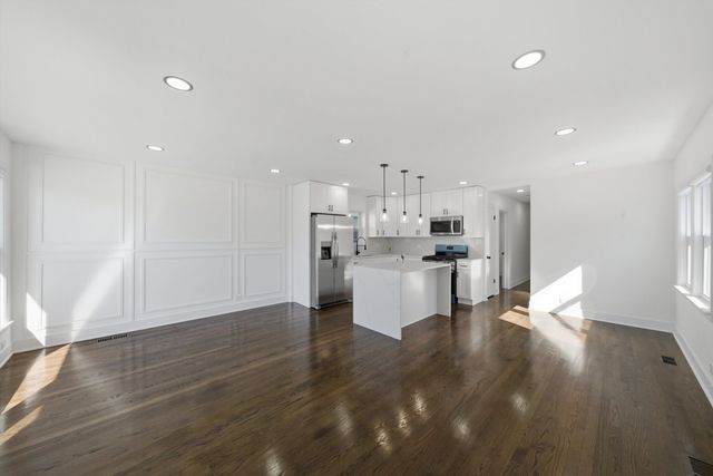 5711 S Mayfield Avenue, Chicago, IL 60638