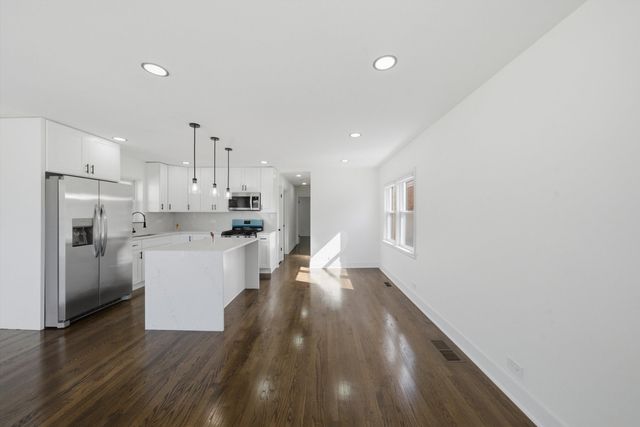 5711 S Mayfield Avenue, Chicago, IL 60638