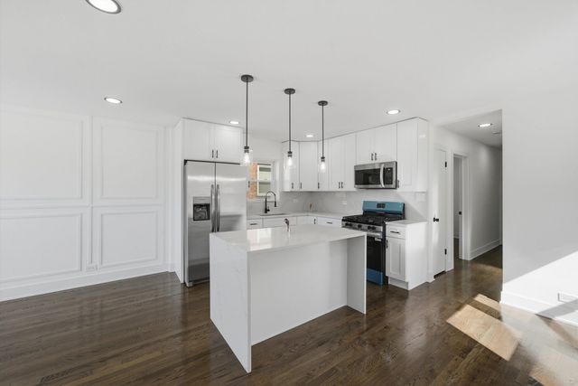 5711 S Mayfield Avenue, Chicago, IL 60638