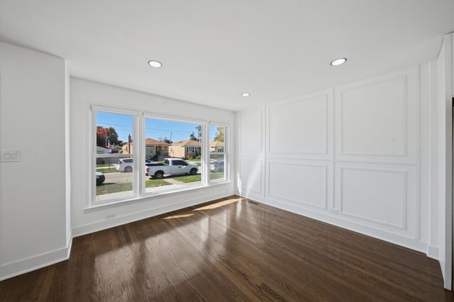 5711 S Mayfield Avenue, Chicago, IL 60638