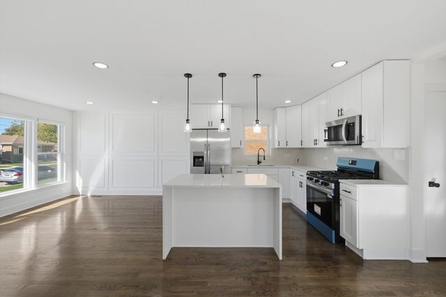 5711 S Mayfield Avenue, Chicago, IL 60638