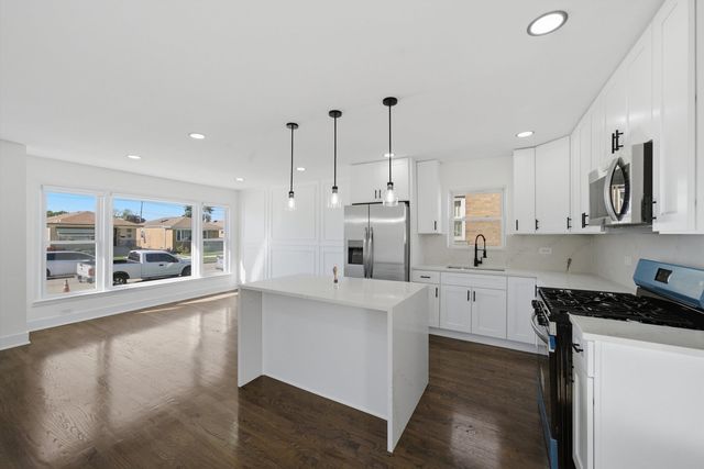 5711 S Mayfield Avenue, Chicago, IL 60638