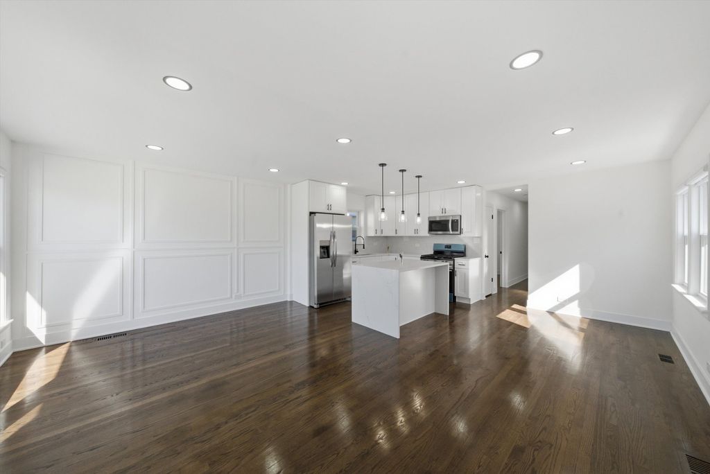 5711 S Mayfield Avenue, Chicago, IL 60638 — photo 5