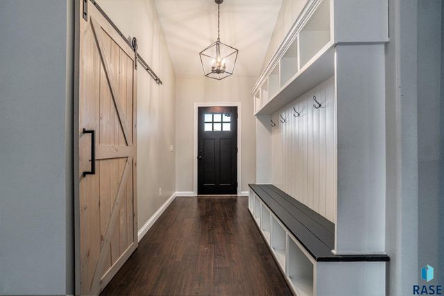 2405 E Yorkshire St Street, Sioux Falls, SD 57108