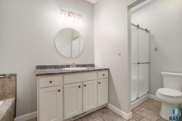 2405 E Yorkshire St Street, Sioux Falls, SD 57108