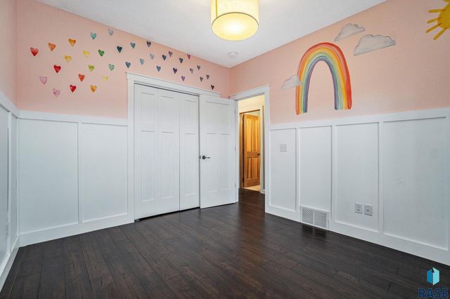 2405 E Yorkshire St Street, Sioux Falls, SD 57108