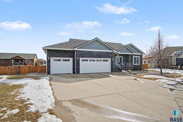 2405 E Yorkshire St Street, Sioux Falls, SD 57108