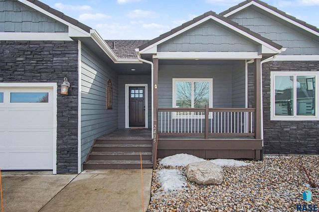 2405 E Yorkshire St Street, Sioux Falls, SD 57108