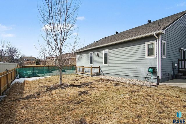 2405 E Yorkshire St Street, Sioux Falls, SD 57108