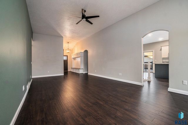 2405 E Yorkshire St Street, Sioux Falls, SD 57108