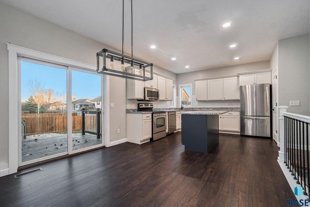 2405 E Yorkshire St Street, Sioux Falls, SD 57108