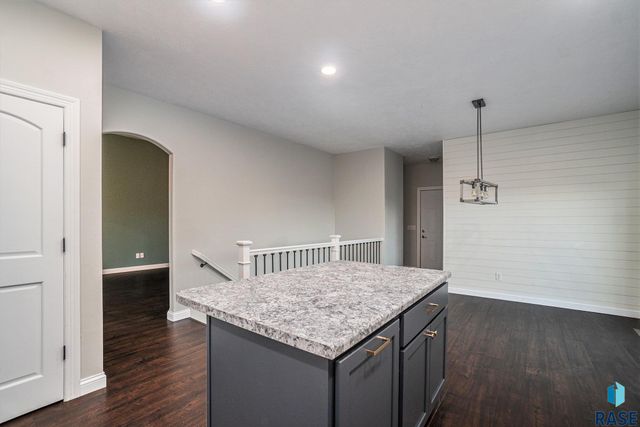 2405 E Yorkshire St Street, Sioux Falls, SD 57108