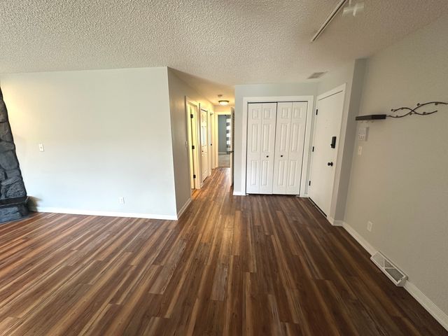 1511 Longwood Drive 1511, Sycamore, IL 60178