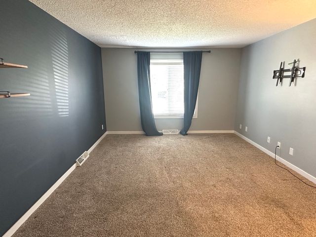 1511 Longwood Drive 1511, Sycamore, IL 60178