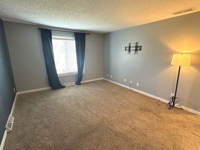 1511 Longwood Drive 1511, Sycamore, IL 60178