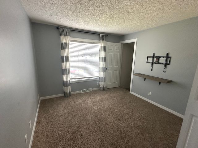 1511 Longwood Drive 1511, Sycamore, IL 60178
