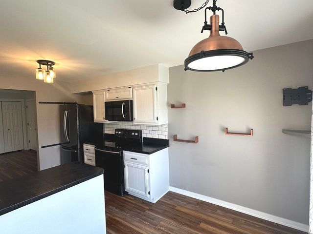 1511 Longwood Drive 1511, Sycamore, IL 60178