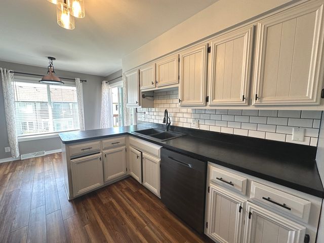 1511 Longwood Drive 1511, Sycamore, IL 60178